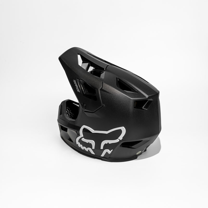 Integralhelm in Schwarz mit weißem Fox-Logo auf schlichtem weißem Hintergrund.