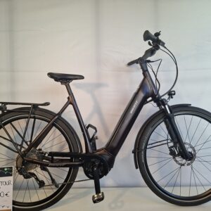 Giant DailyTour E+ 3 LDS Elektrofahrrad mit einem Schild, auf dem 1.200 Euro steht.